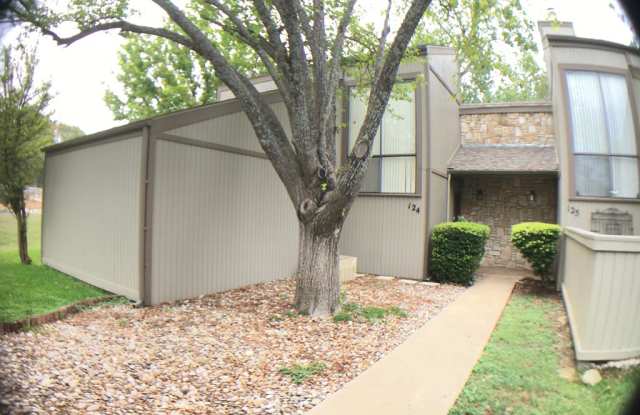 1965 West Lane - 1965 West Lane, Kerrville, TX 78028