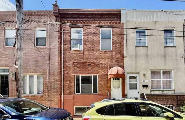 Spacious 3 BR / 1 BA HOUSE in Great South Philly location w/ Hardwood Flooring-Nice Kitchen-Washer/Dryer & Private Patio! photos photos