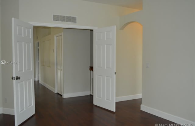 5081 SW 136th Terrace Gallery 3