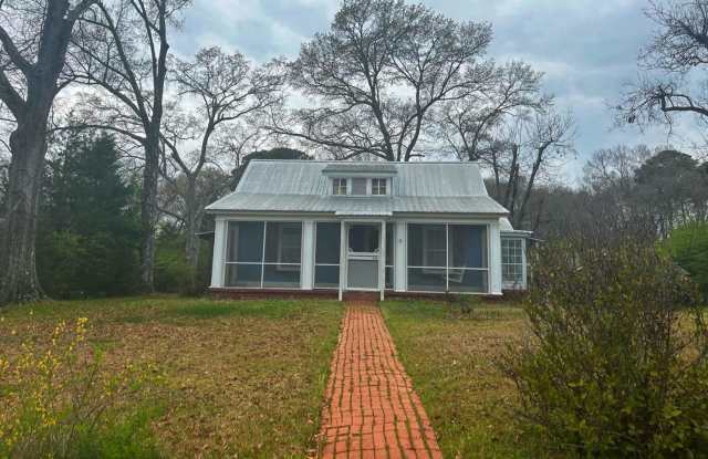 1511 North Main St, Water Valley, MS - 1511 North Main Street, Water Valley, MS 38965 1511 North Main St, Water Valley, MS - 1511 North Main Street, Water Valley, MS 38965