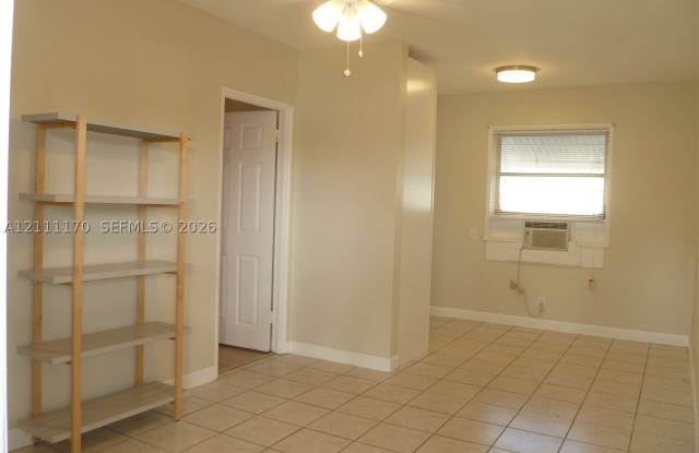 1005 N 18th Ct Gallery 3