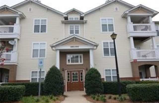 First Floor Condo in Cornelius-2 Bedrooms + Additional Flex Space with Door photos photos