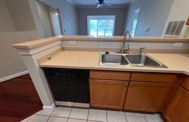 Bellingham Park 2 Bedroom Condo Gallery 4