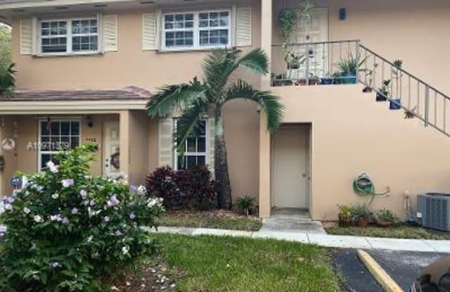 7970 Camino Cir - 7970 Camino Circle, Glenvar Heights, FL 33143