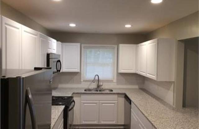 2507 Eastway Drive Gallery 4