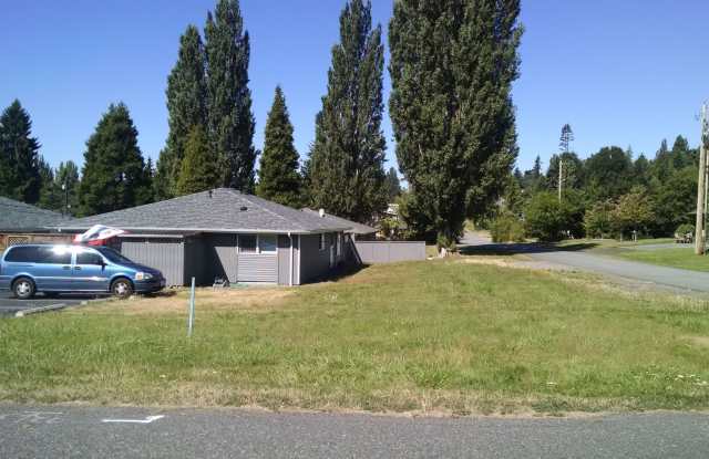 UPDATED 2 Bedroom 1 Bath in Happy Valley - 1204 24th Street, Bellingham, WA 98225