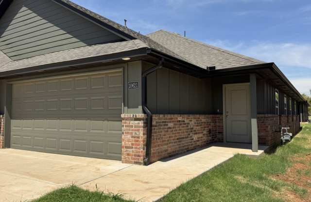 Brand New Stunning 3 Bedroom 2 Bathroom Duplex Mustang Public School Gallery 3