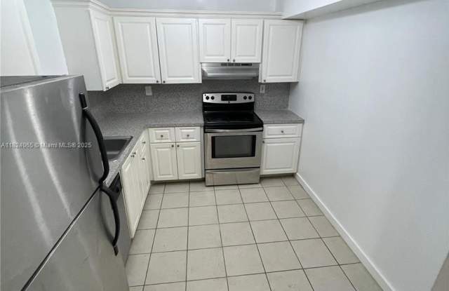 711 N Pine Island Rd photos photos