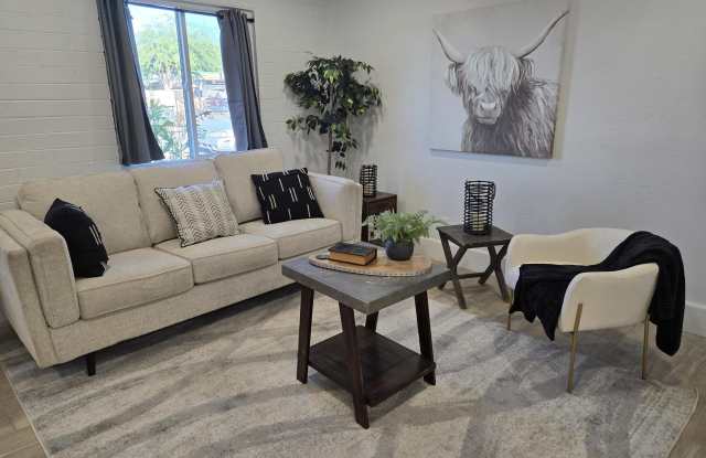 2202 N 37TH Avenue photos photos