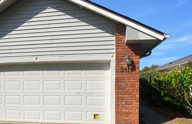 Four-Bedroom Duplex with Bonus Room & W/D Hookups – South Salem Gallery 1