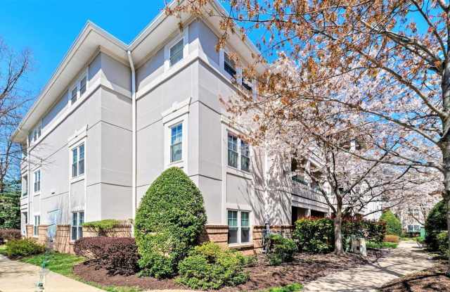 Beautiful 2 Bed 2 Bath Condo In Popular Oak Park Community - Water Included! photos photos