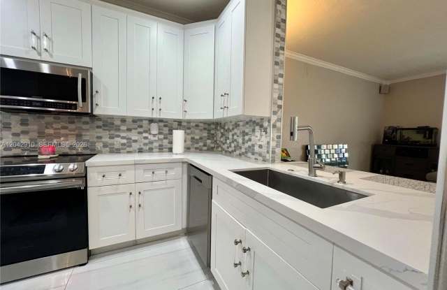 8917 NW 54th Street, Sunrise, FL 33351 - 7762 Gallery 4