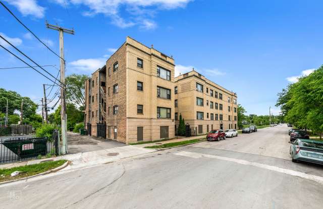 7003 S Harper Gallery 3