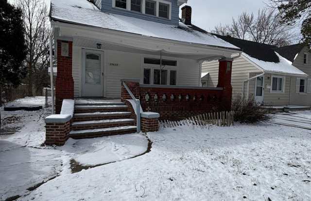 15712 Cloverside Avenue photos photos