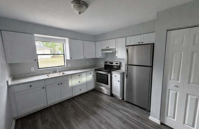 **Beautifully Updated (2BR/1BA) Lakeland Duplex** photos photos