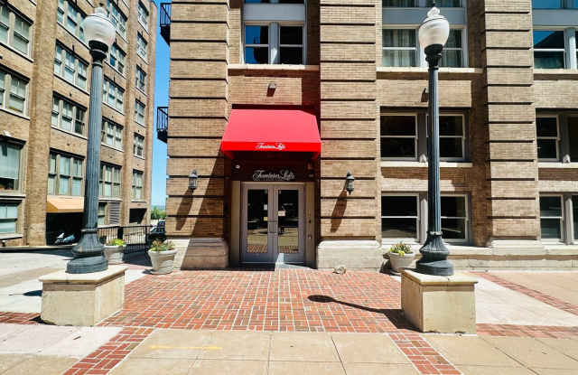 {712 #706} Fountain Lofts Corner Two Bedroom Available August 1st + Concrete Floors throughout + Exposed Brick + Timber Ceilings + All Appliances Included - 712 Broadway Boulevard, Kansas City, MO 64105