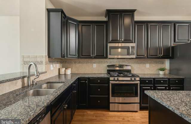 7739 MILTON Circle Gallery 4