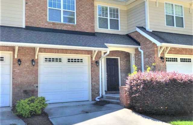 Beautiful 3 Bedroom / 2.5 Bathroom Townhome - Available End of June! photos photos