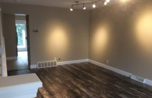 11153 Riverbend Ct W Gallery 2