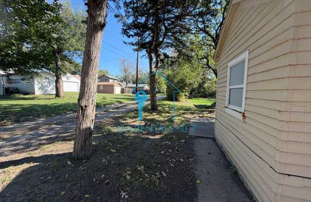 NOVEMBER RENT FREE | $725 2BR House w/ Big Shaded Yard & Sunroom | Newton Gallery 4