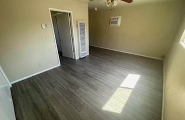 1223 N 11th Ave photos photos