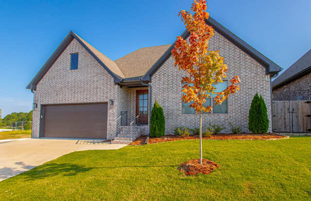 Newer Construction 3 bed 2 1/2 Bath, 2,015 sqft in West Little Rock On Kanis Road - 206 Kanis Ridge Drive, Pulaski County, AR 72211