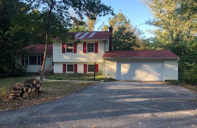 Newly renovated 4BR/2BA home, across from IU Stadium and Golf Course! photos photos