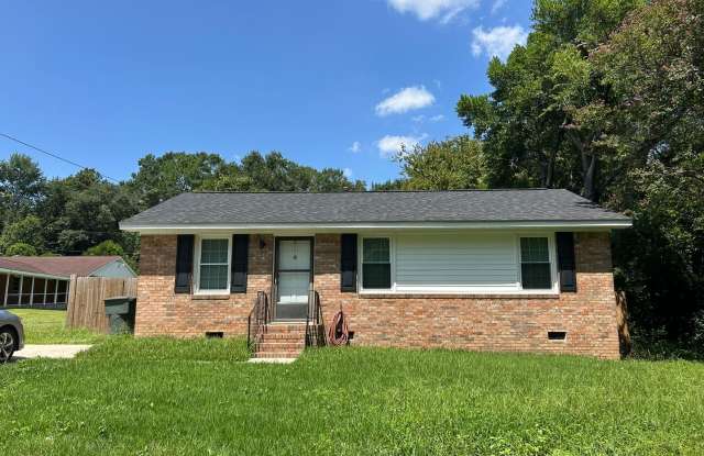 Spacious 3-Bedroom Home with Expansive Backyard Gallery 1