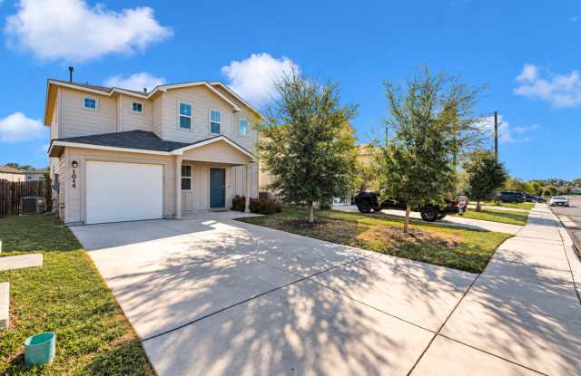 Charming 3 Bed 2.5 Bath Home in Redbird Ranch with Resort-Style Amenities! Gallery 1