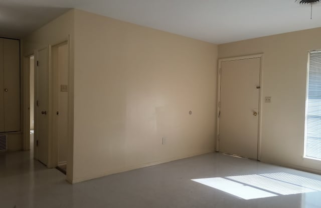 1002 Bloomfield Drive Gallery 3