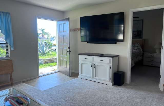 2BR/2BA Single Family Home in South Venice Gallery 3