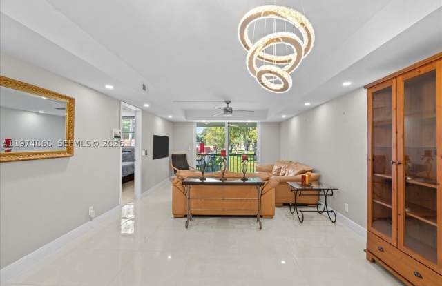 811 S Hollybrook Dr Gallery 2