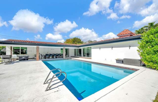 7700 SW 139th Ter photos photos