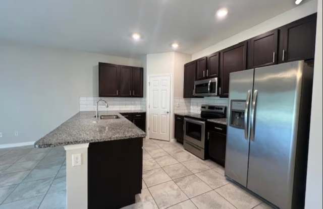 3-bedroom, 2-bath duplex in Punta Gorda, FL. Gallery 4