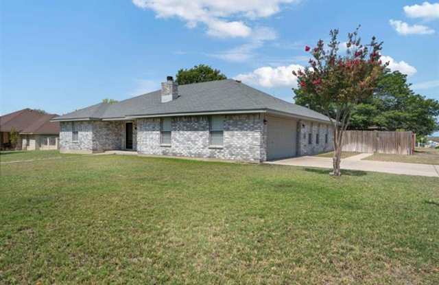 Beautifully Refreshed 3-Bedroom Home with In-Ground Liner Pool Gallery 4