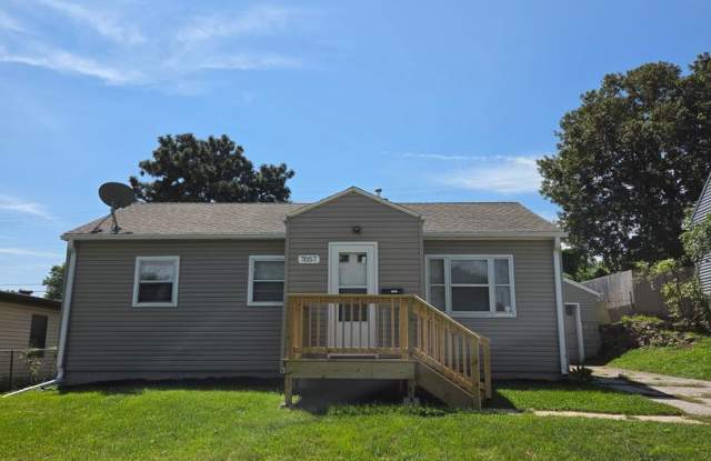3 bed, 1 bath, 1 car garage, fenced in backyard Gallery 1