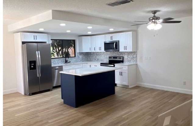 1460 Park Shore Circle unit: 3 photos photos