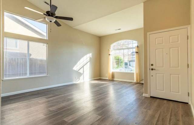 Charming 4-Bedroom Home in Hollister Gallery 2