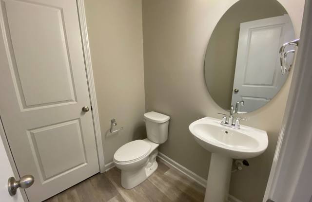 Room in 4 Bedroom Home at Adobe Pl Gallery 4