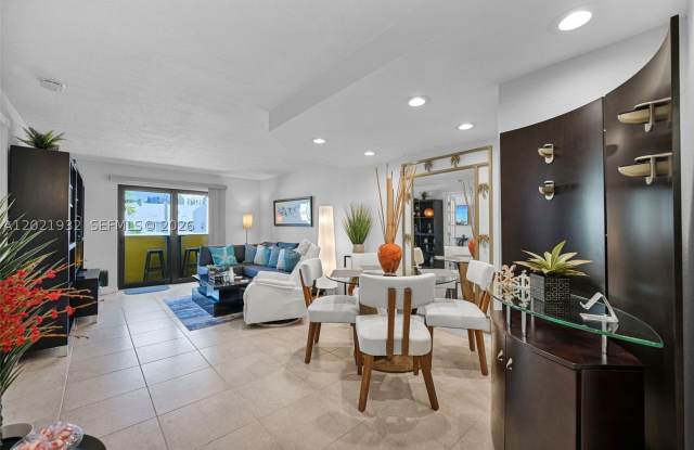 1334 Collins Ave photos photos