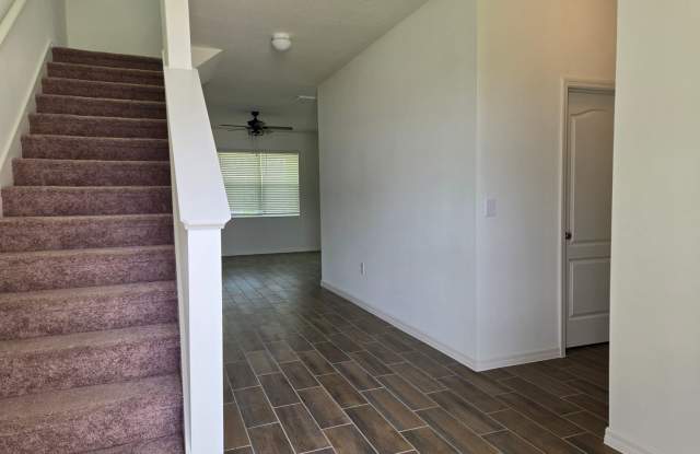 2 Story in The Sanctuary on Corner Lot Gallery 4