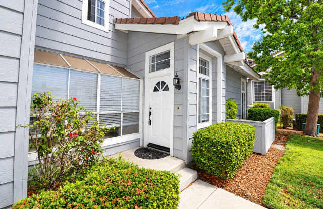 Spacious & Upgraded Tustin Ranch Townhome – Private Patio & 2-Car Garage Gallery 3