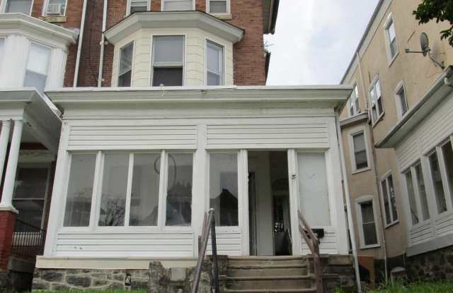 818 WYNNEWOOD Road unit: 3 photos photos