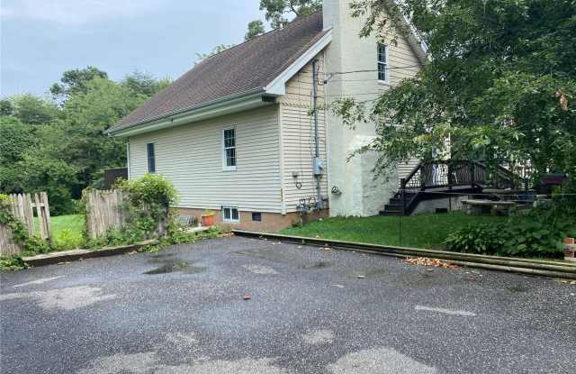 122 Centre Avenue - 122 Centre Avenue, Lindenhurst, NY 11757