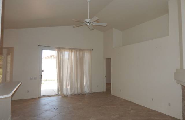 Available NOW! 3 Bedrooms - 2 Baths - 1754 SQFT near Sunrise/Sabino Canyon Gallery 4