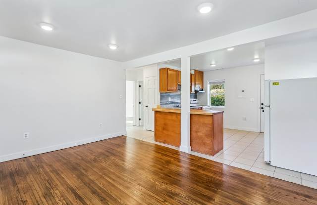 2919 E Maplewood Dr Gallery 4