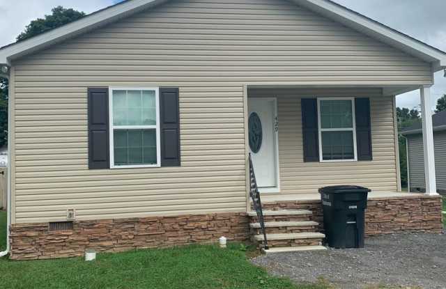 Conveniently Located Home Near Downtown Tullahoma photos photos