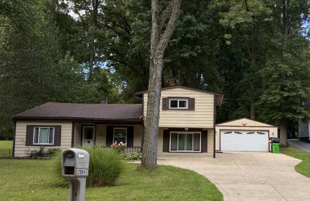 2084 Maplewood Rd photos photos