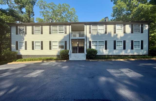 Renovated 2 Bed/2 Bath Unit Across from Vet School in East Athens Gallery 2