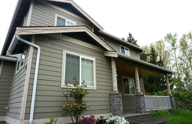 4 Bedroom, 3 Bath House Available in July! photos photos